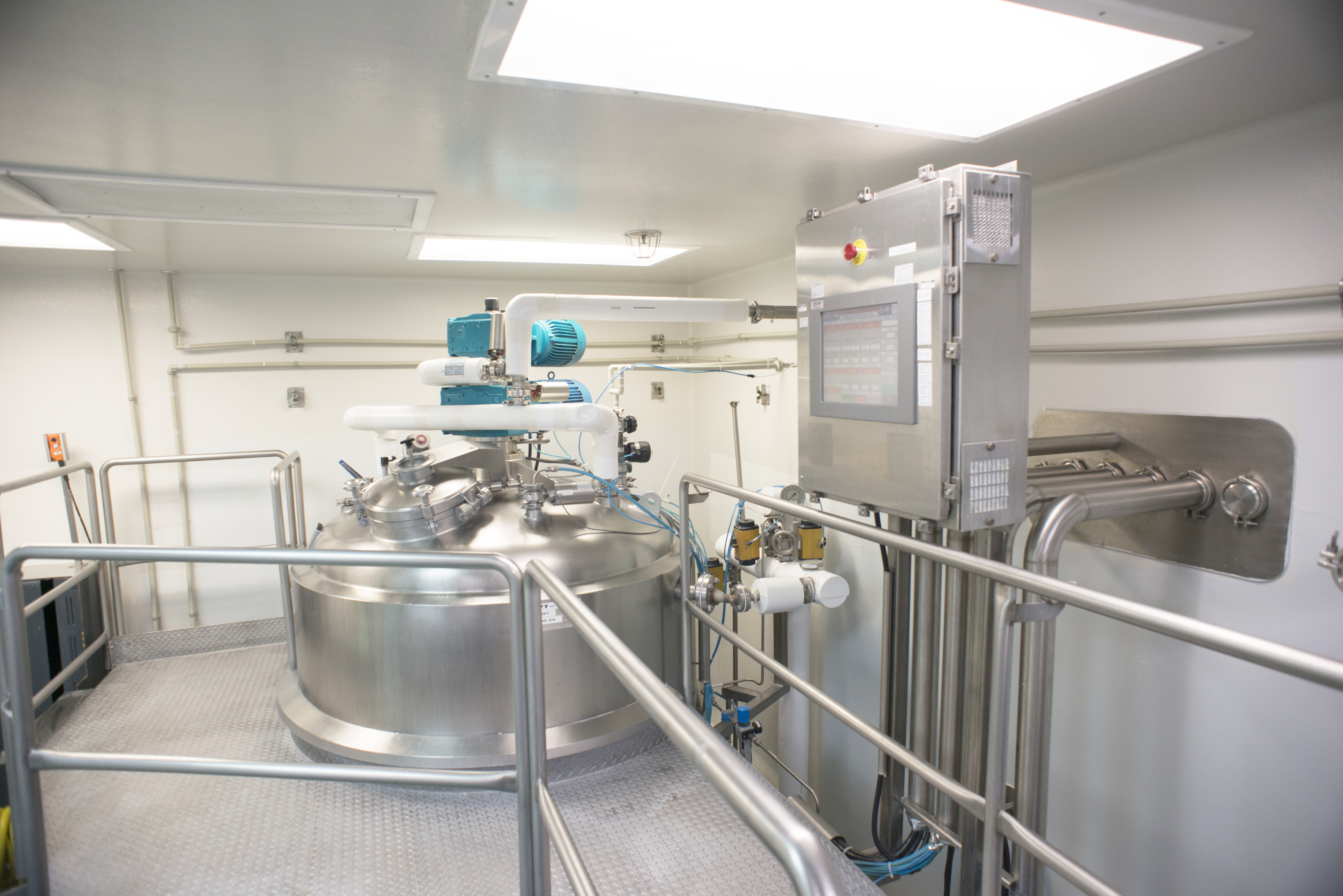 pharmaceutical tank to manufacture drug products